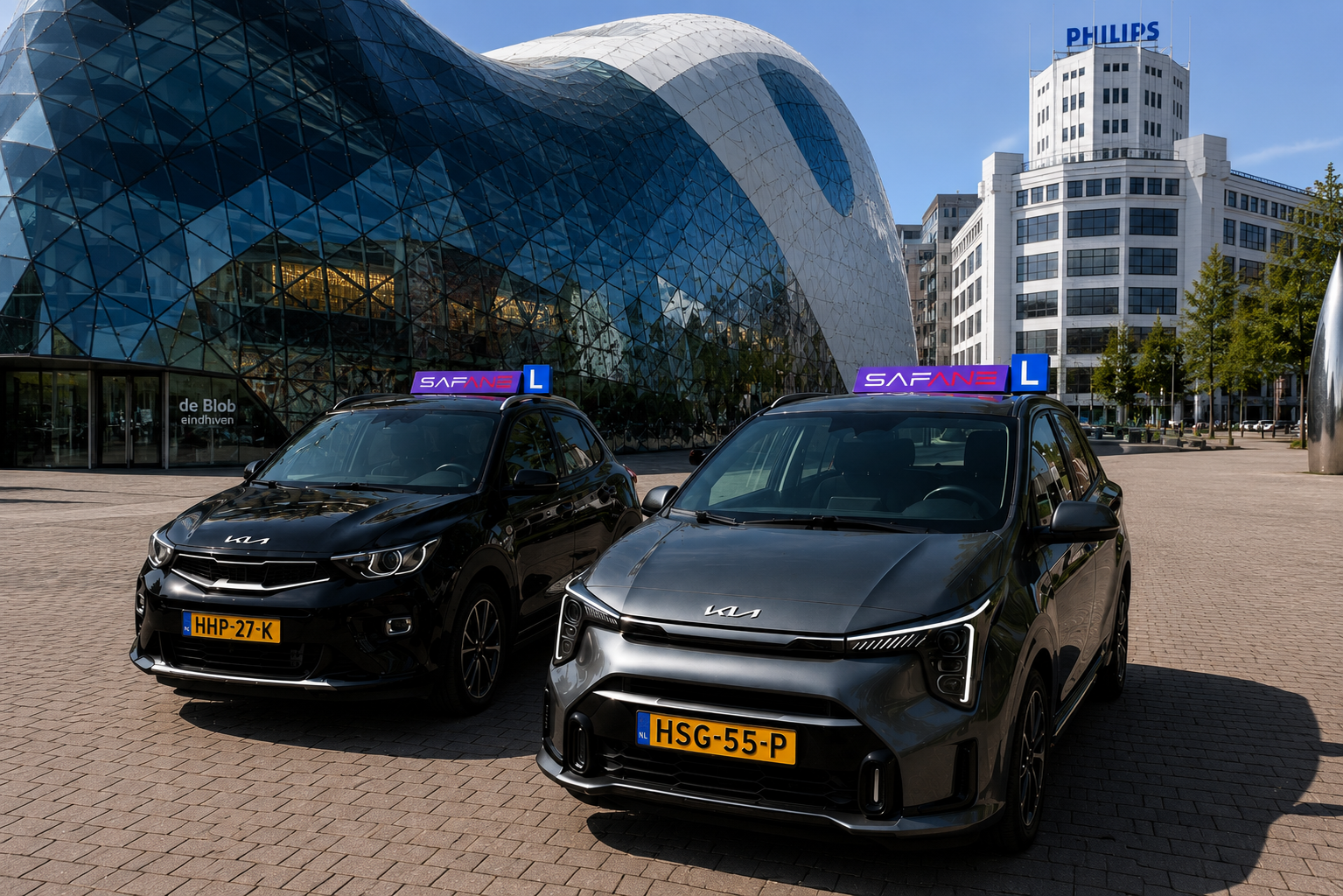 Twee lesauto's van Safane Rijschool bij de Blob in Eindhoven